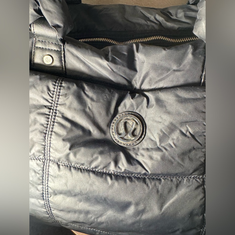 Lululemon Bon Voyage Duffel Bag - Picture 4 of 11